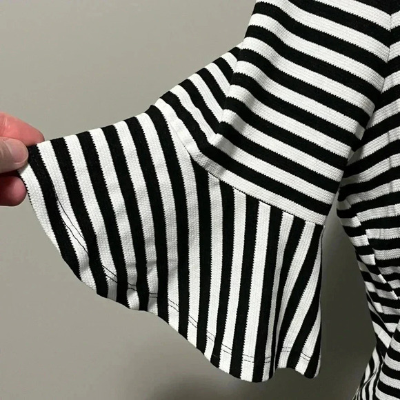 Isaac Mizrahi Shirt Sleeve Striped Scoop Neck Knit Top - Picture 5 of 11